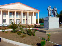 Памятник в Новопокровской